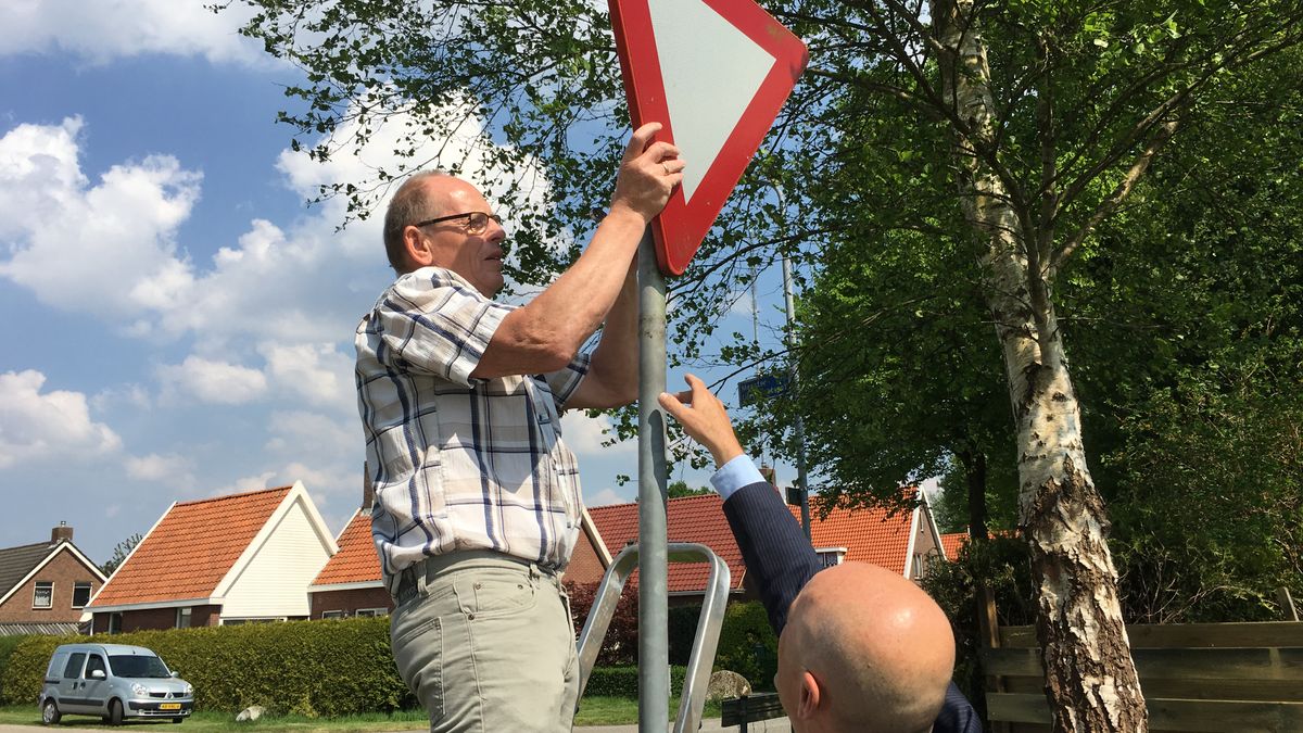 Hoogersmilde verwijdert gros verkeersborden
