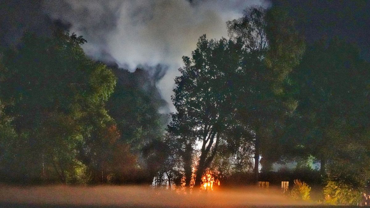 Overleden persoon aangetroffen in uitgebrande chalet Rheezerveen