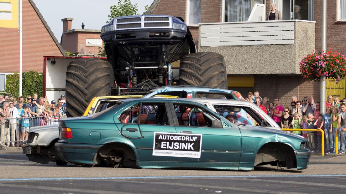 Ongeluk met monstertruck in Haaksbergen