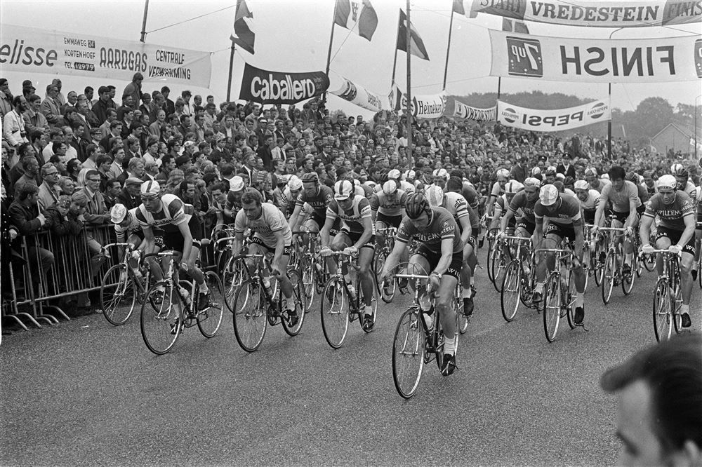 'Klassieker' voor klassieke fietsen Eroica verreden - L1 Nieuws