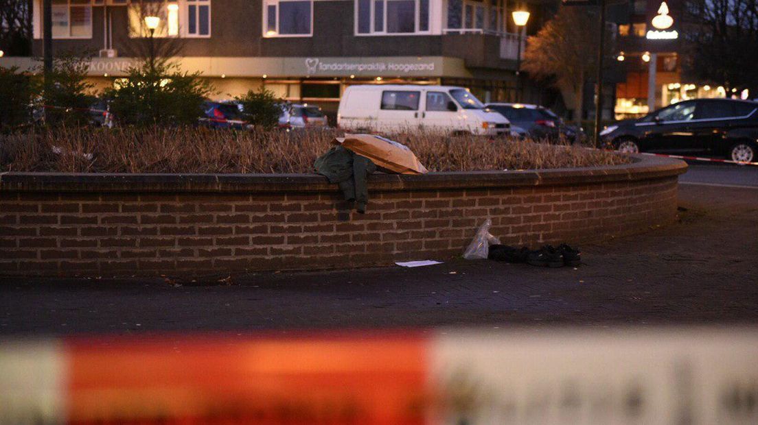 Het plaats delict bij het winkelcentrum in Hoogezand.