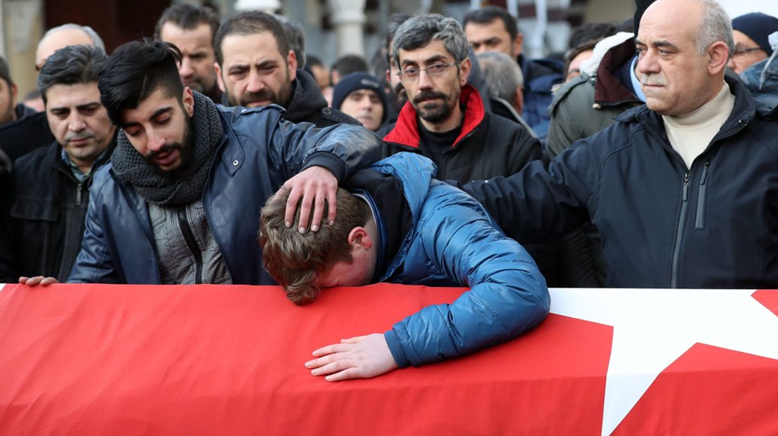 Turken rouwen na de aanslag.