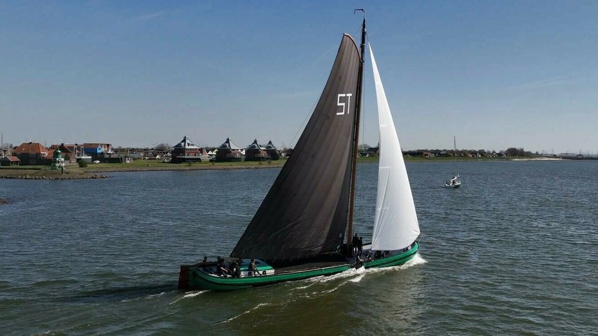 Van wrak naar wedstrijdschip: het skûtsje Vrouwe Jantje zeilt weer