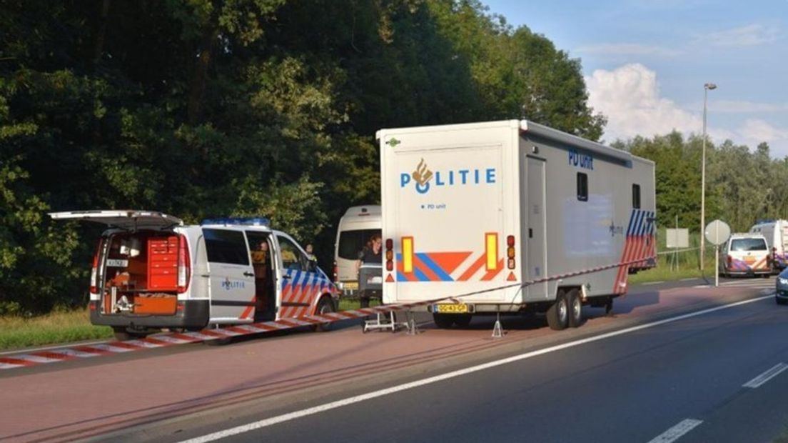 Politie doet onderzoek na de vondst van de dode Pool in Nijmegen.