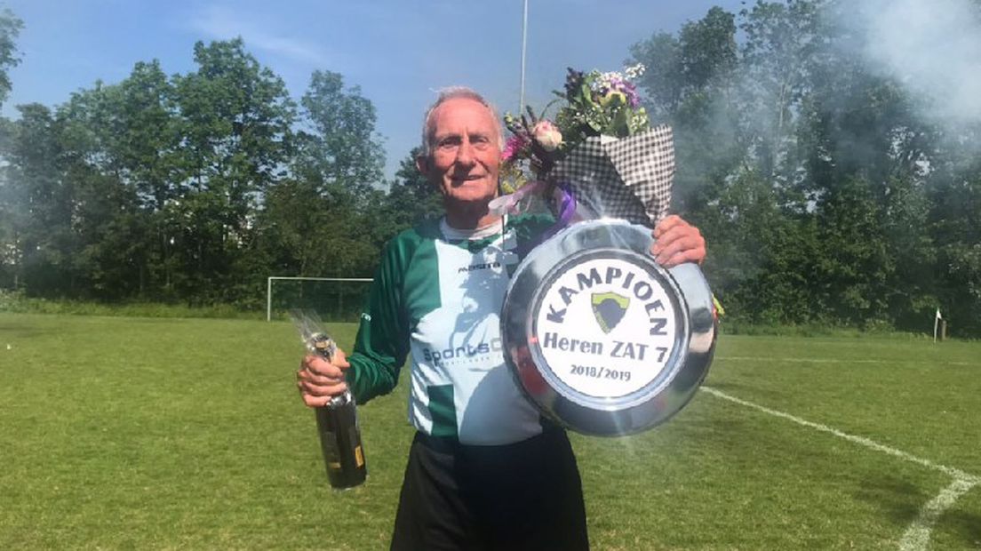 Henk Wierenga zwaait op 79-jarige leeftijd af bij Winsum met een doelpunt en een kampioenschap.