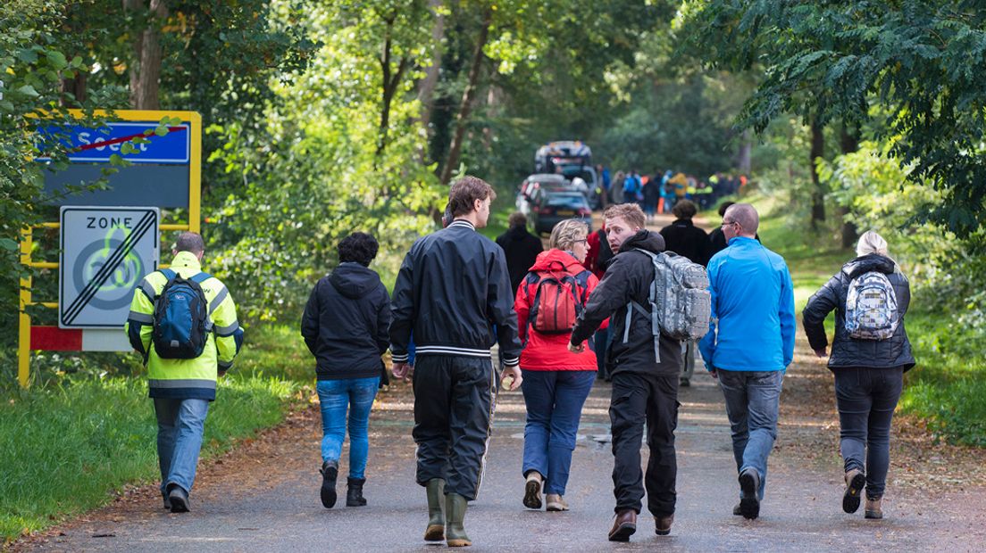 Vrienden en familie verzamelen voor de zoektocht