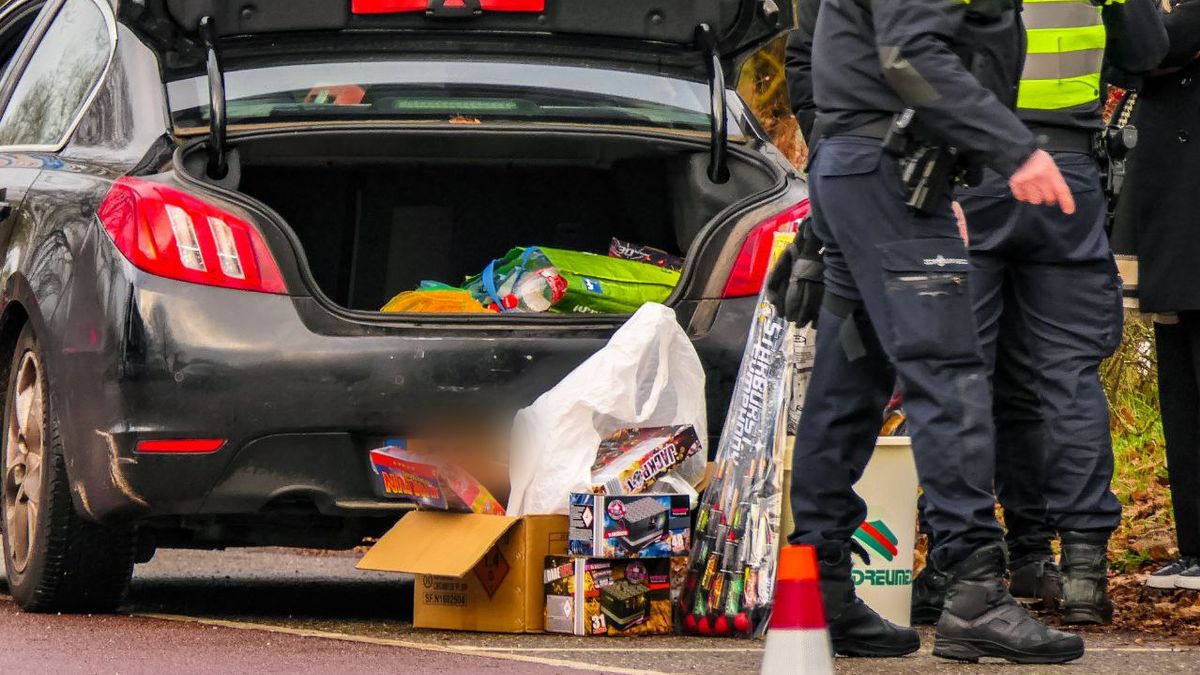 Illegaal vuurwerk in beslag genomen in Enschede