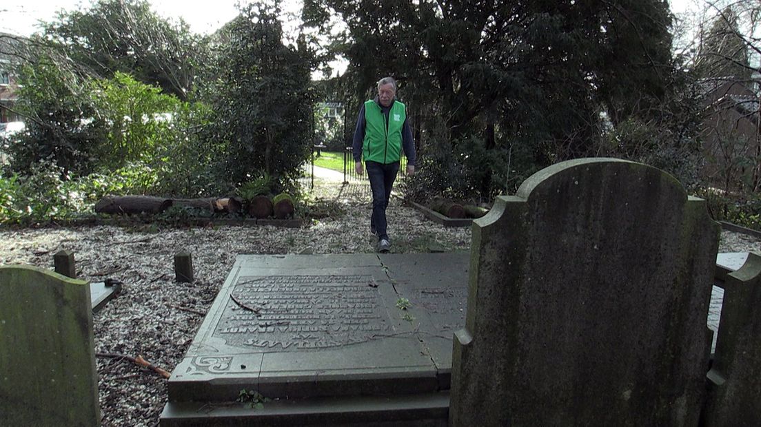 Een historisch begraafplaats aan de Brauwstraat