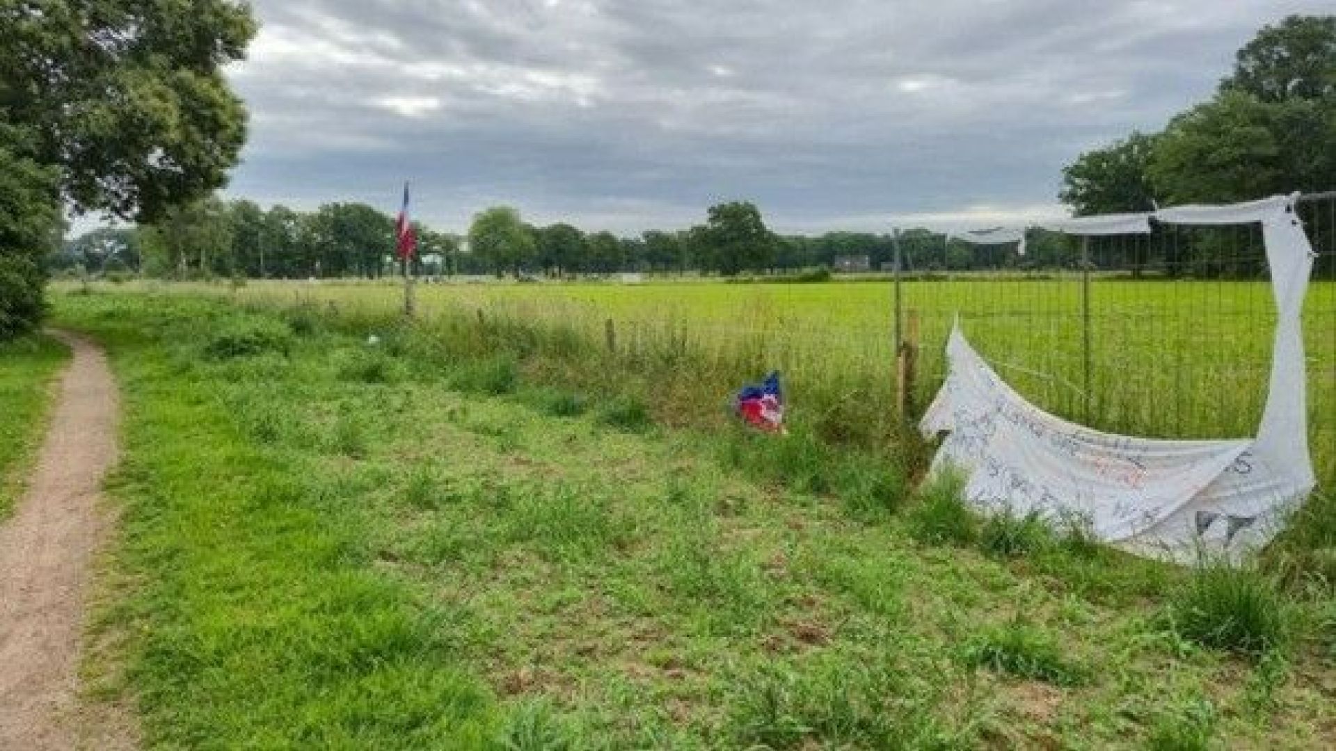 Voor en tegenstanders van AZC laten van zich horen.