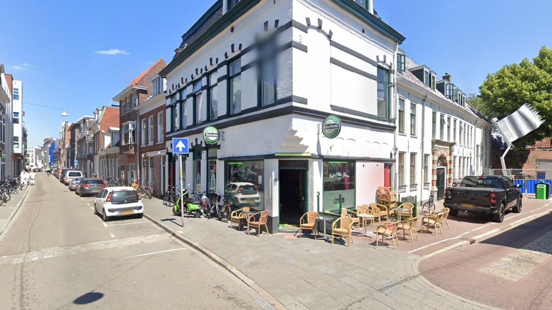 Café d'Olle Grieze aan de hoek Haddingestraat - Nieuwstad