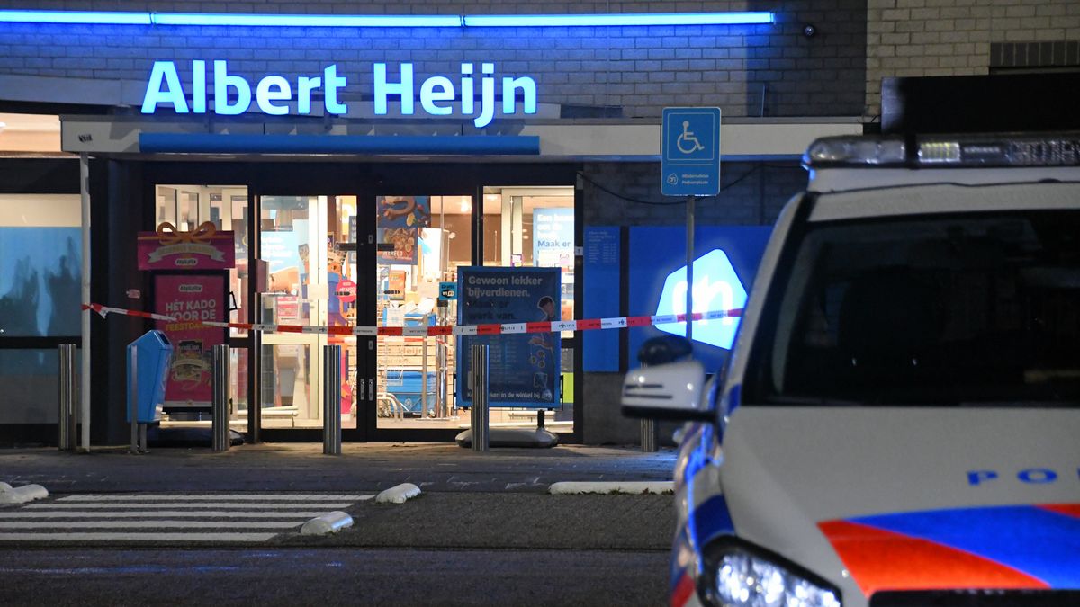 Supermarktmedewerker Oostburg tijdens overval bedreigd met vuurwapen