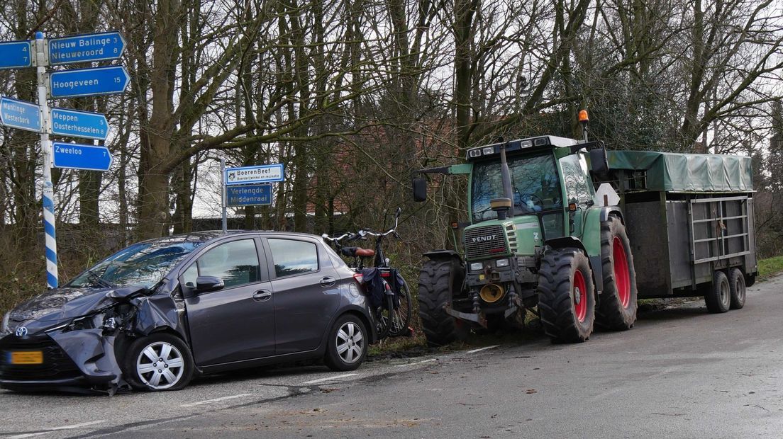 Twee gewonden na botsing met tractor in Nieuw Ballinge