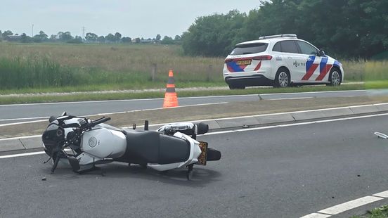 Motorrijder gewond bij ongeluk op de N375. Motorrijder gewond bij ongeluk op de N375.