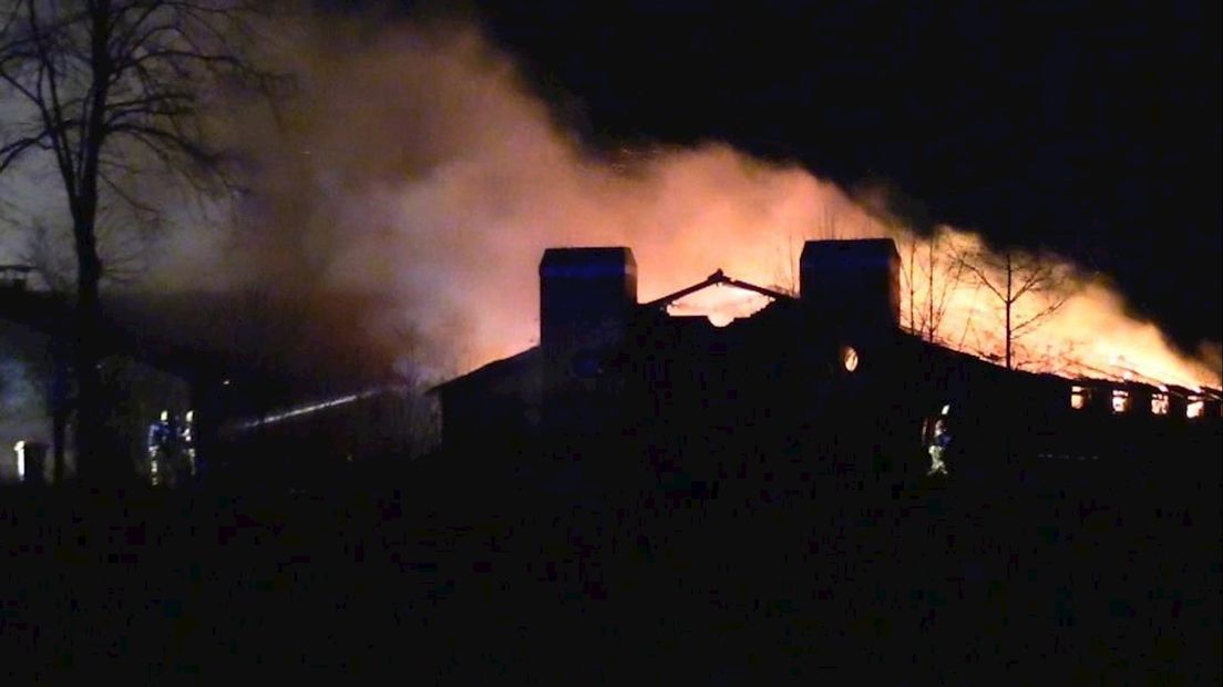 Brand achter boerderij Ambt Delden.