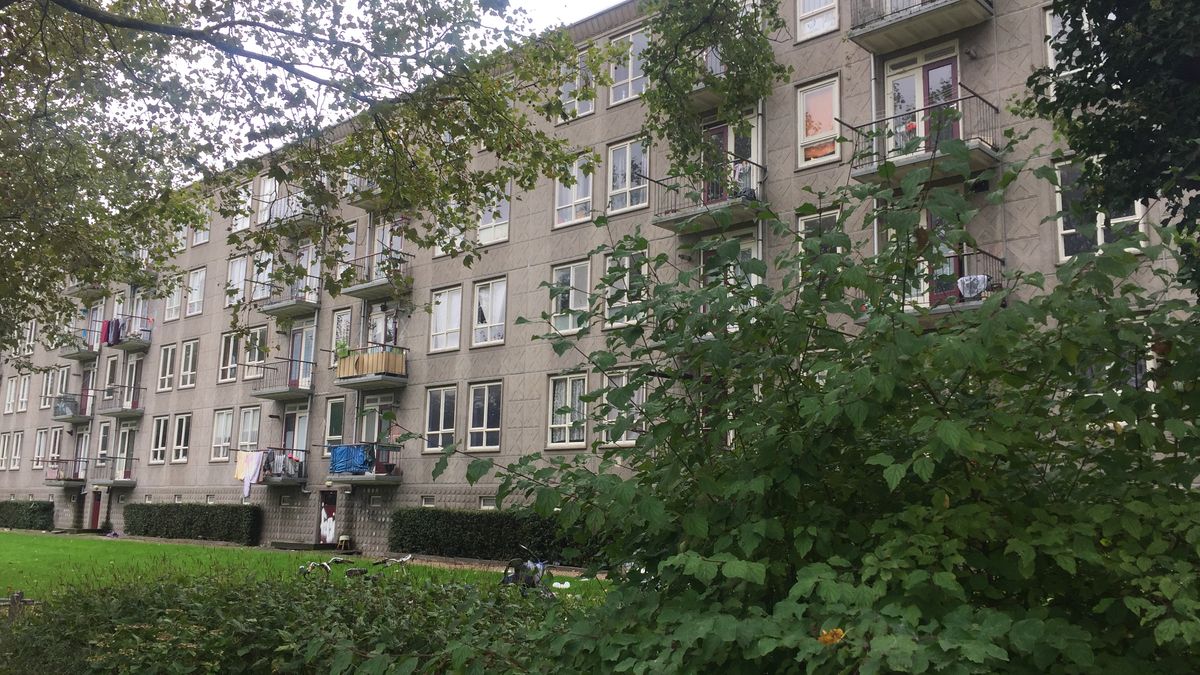 Laatste poging om wederopbouwflats in Overschie van sloop te redden