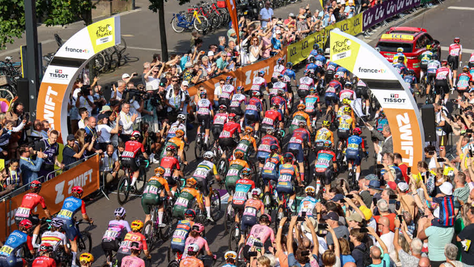 En ze zijn weg! De rensters zijn gestart.