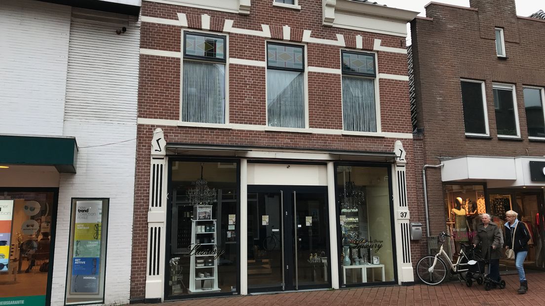 Het winkelpand in de Friesestraat in Coevorden  waar de opslag moet komen (Rechten: Steven Stegen/RTV Drenthe)