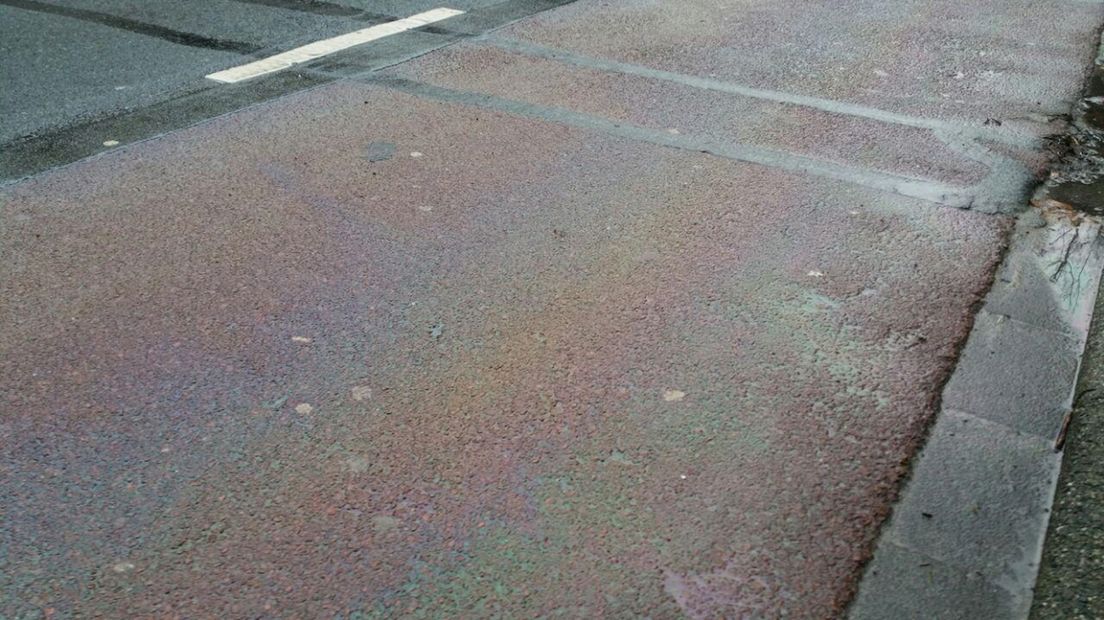 Oliespoor op wegen Enschede