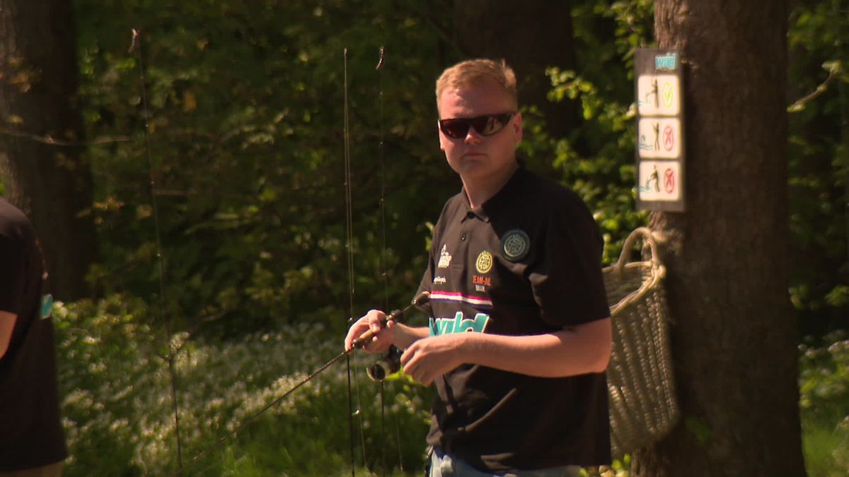 Team NL onderaan bij EK forelvissen in Reutum; dat lag niet aan de 18 jarige Bas Niehoff