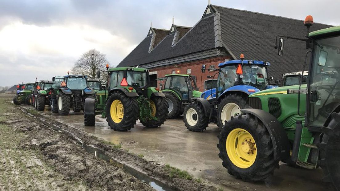 De boeren verzamelen zich in Garsthuizen om naar Den Haag te gaan (3)