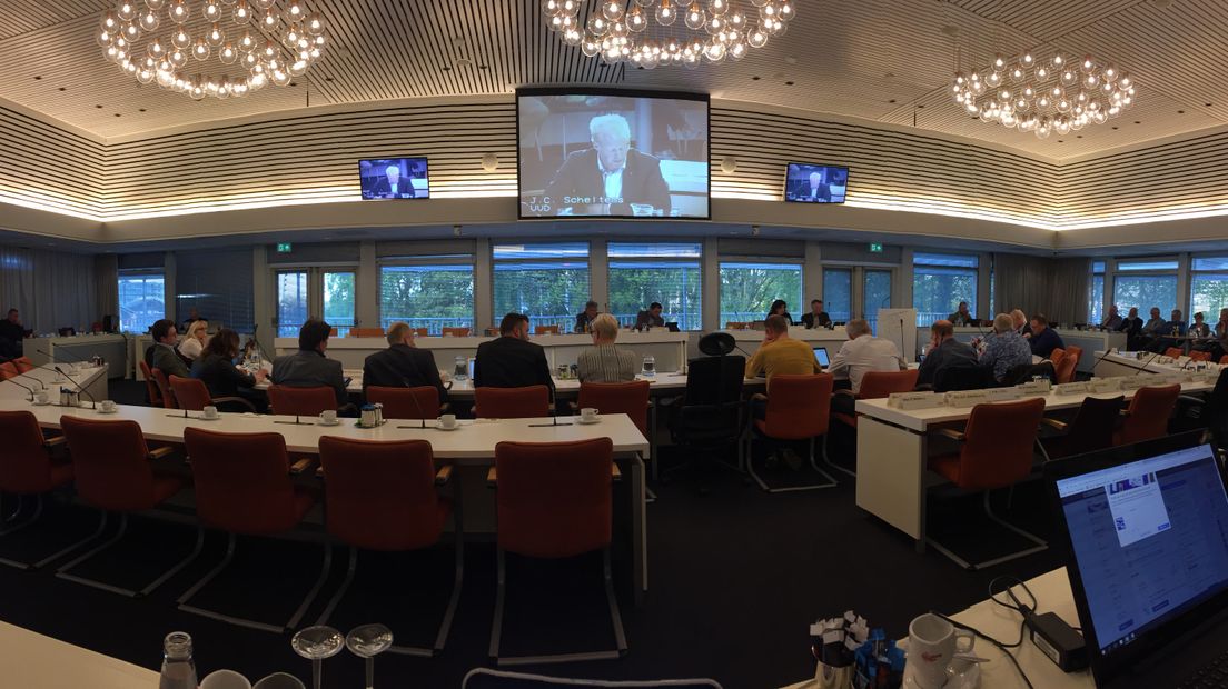 De commissievergadering in Emmen vanavond (Rechten: Ronald Oostingh/RTV Drenthe)