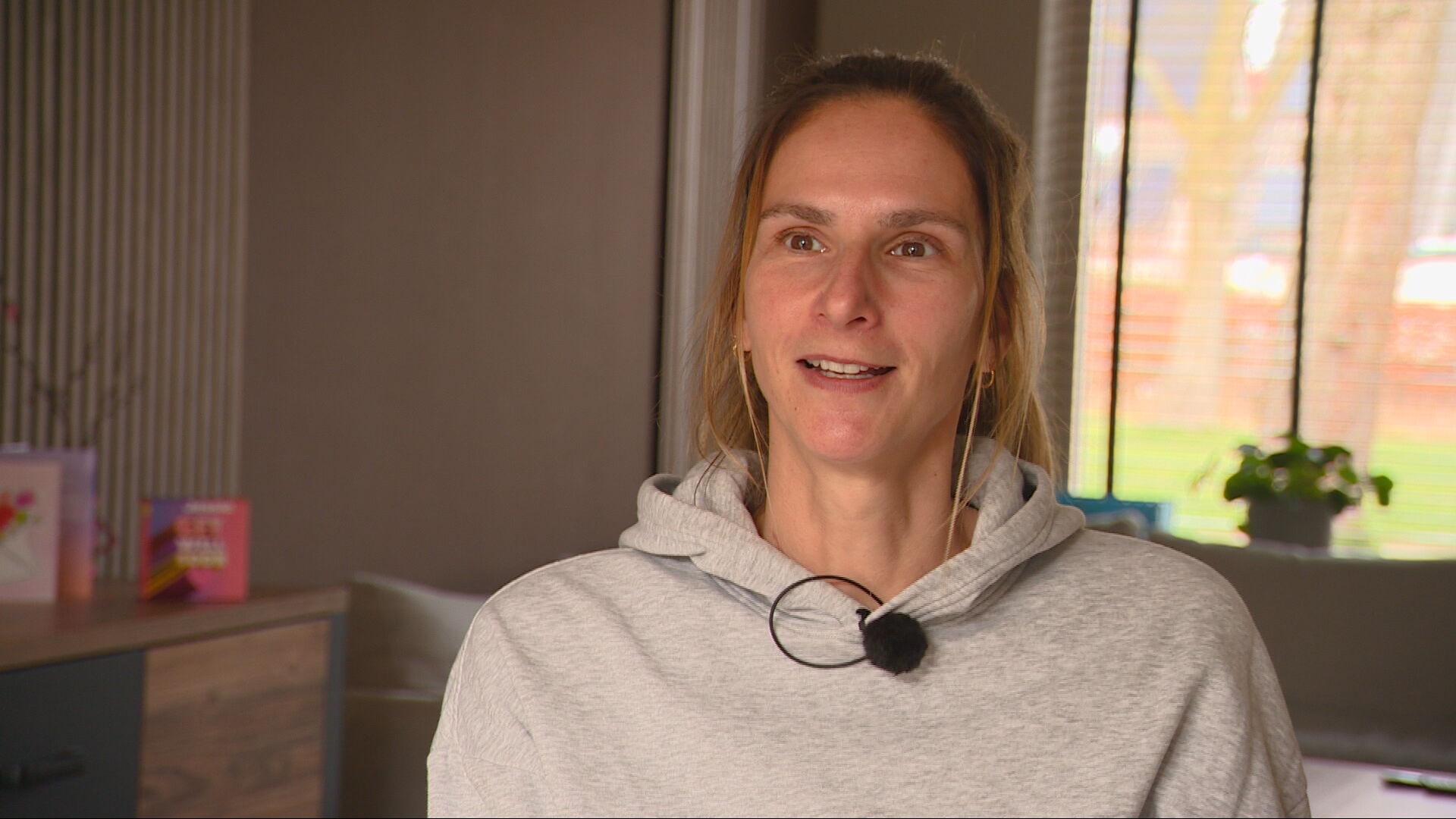 Jessie stiet oars yn it libben nei operaasje yn Spanje: "Bewust van de heel kleine dingen"