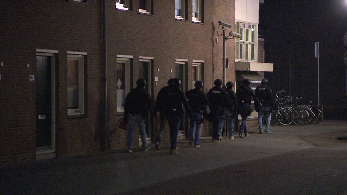 Twee mannen zijn opgepakt bij invallen in Enschede