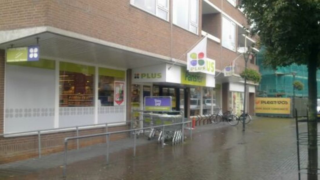 De politie heeft zaterdag twee mannen opgepakt die de Plus-supermarkt aan de Dorpsstraat in Renkum zouden hebben overvallen.