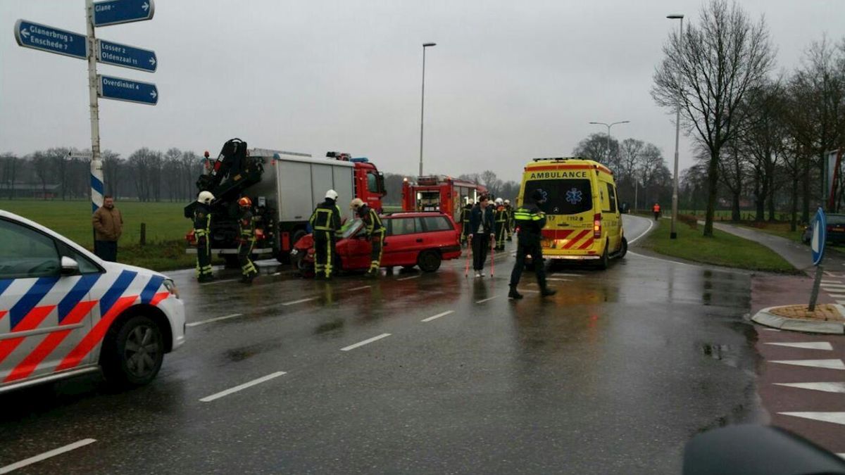 Gewonden bij botsing in Glane, bestuurders door brandweer uit auto bevrijd