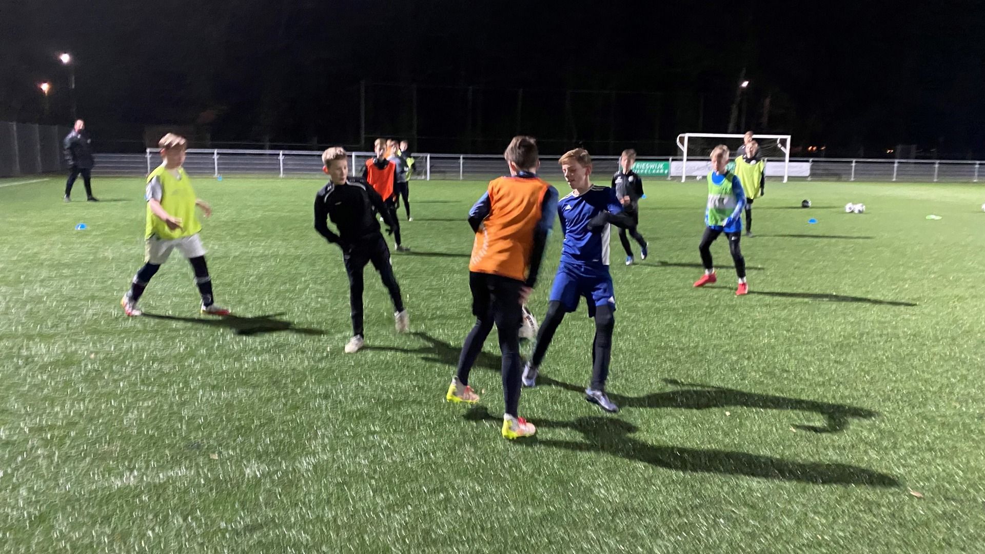 Drachtster Boys fuotbalje oant acht oere jûns