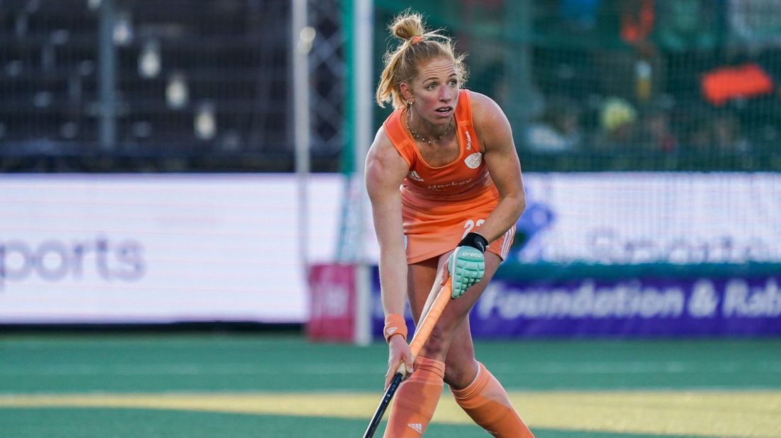 Margot van Geffen in actie namens het Nederlands elftal