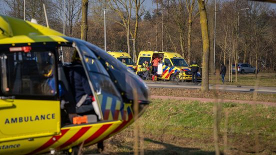 Fietser zwaargewond door ongeval. Fietser zwaargewond door ongeval.