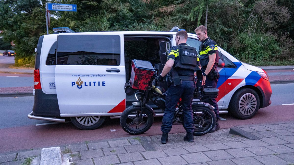 Telefoon of vuurwapen? Agenten richten dienstwapen op fatbiker in Deventer