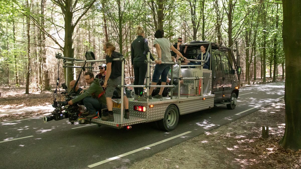 Weg Lage Vuursche dicht door tv-opnames, gemeente grijpt in