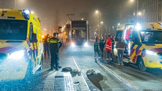 Man naar ziekenhuis na aanrijding tram. Man naar ziekenhuis na aanrijding tram.