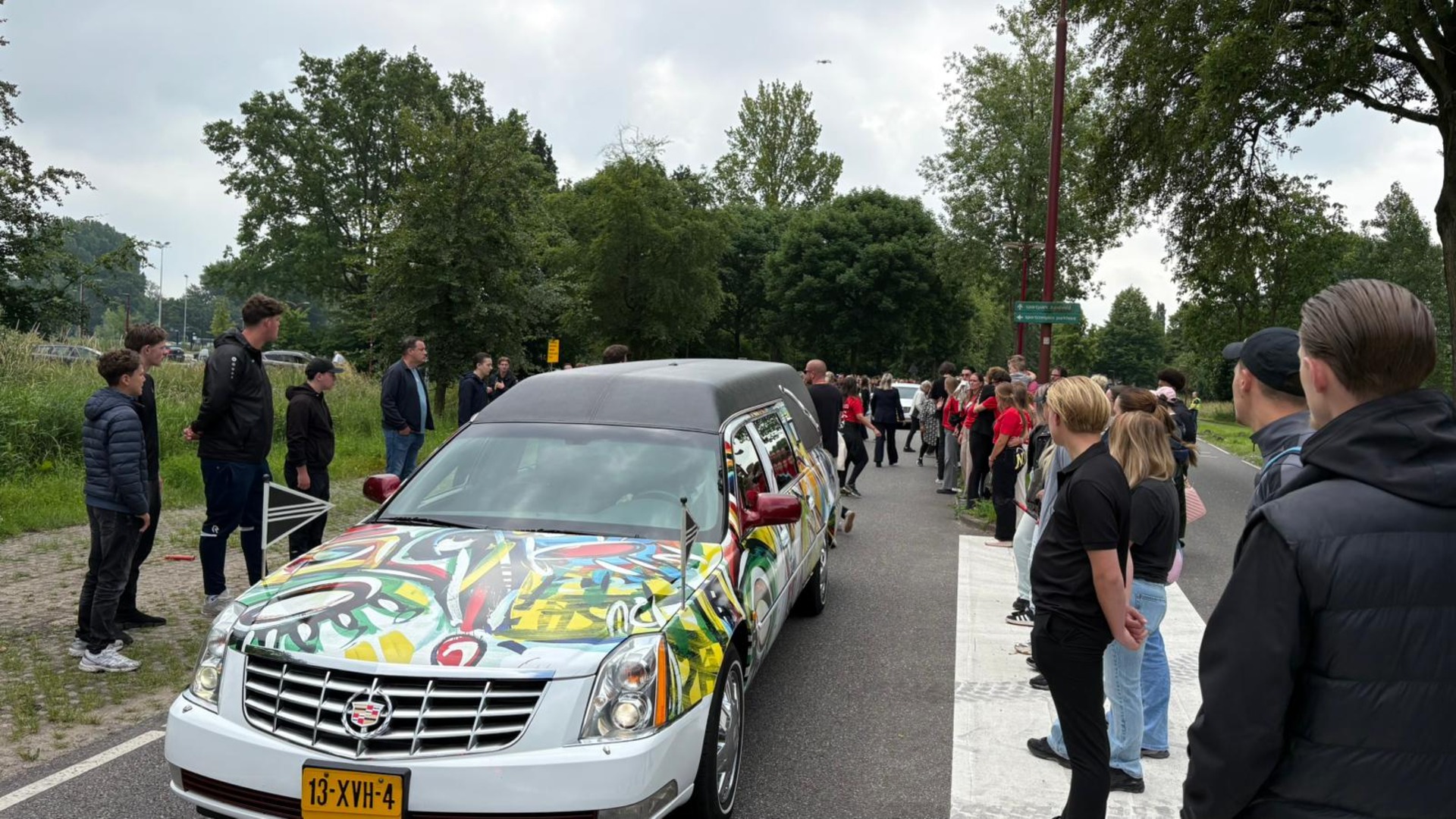 Erehaag voor Jaylen (16): honderden mensen bij afscheid