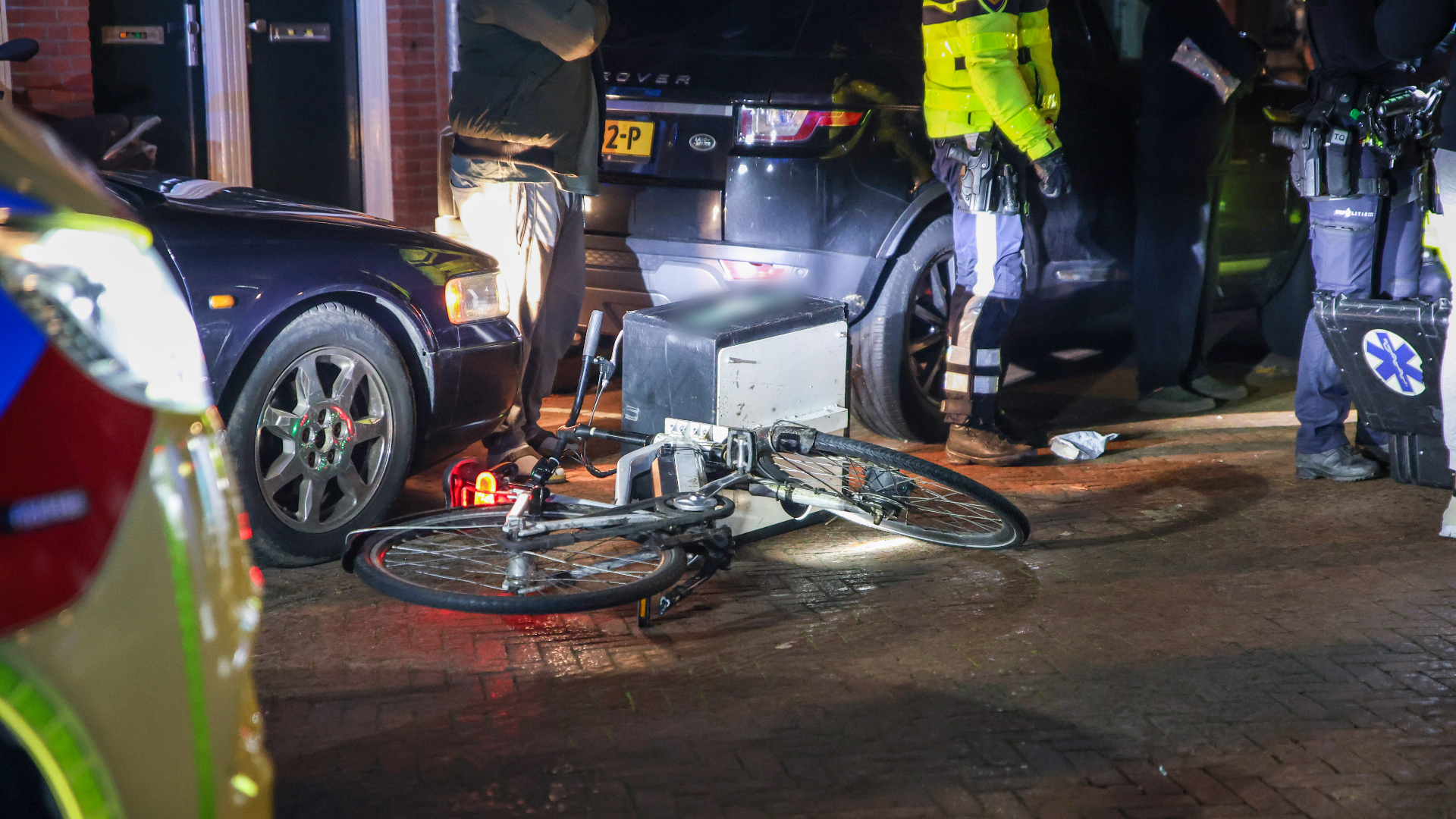 Kindje gewond na aanrijding met bezorgfietser | Mannen opgepakt in callcenter van nepagenten.