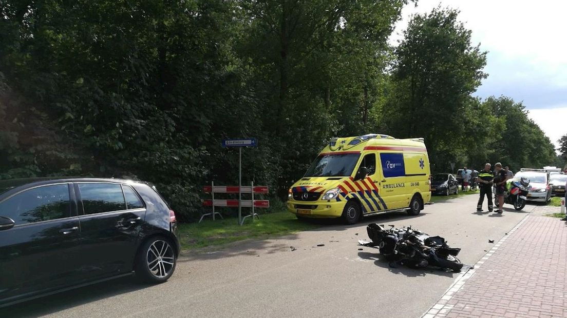 Motorrijder onderuit
