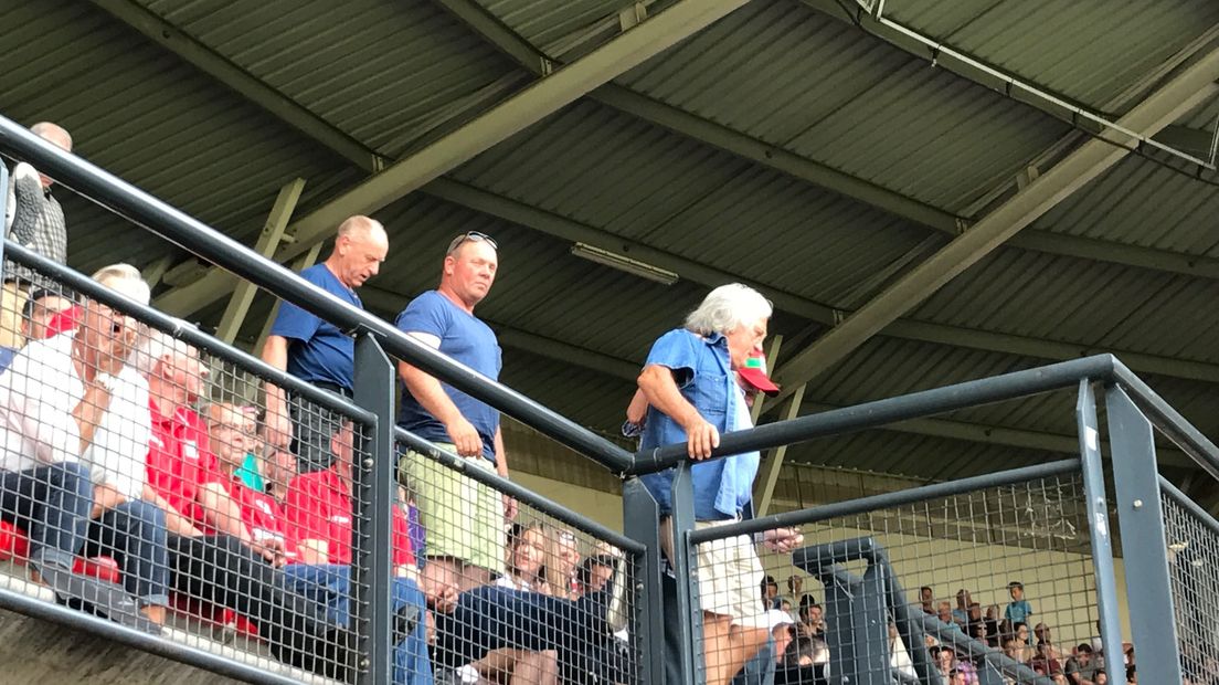 Na twee jaar op het hoogste niveau keert NEC terug in de eerste divisie. NAC Breda bleek over twee duels te sterk. En dat kwam hard aan bij de Nijmeegse fans. Sommigen waren in tranen.