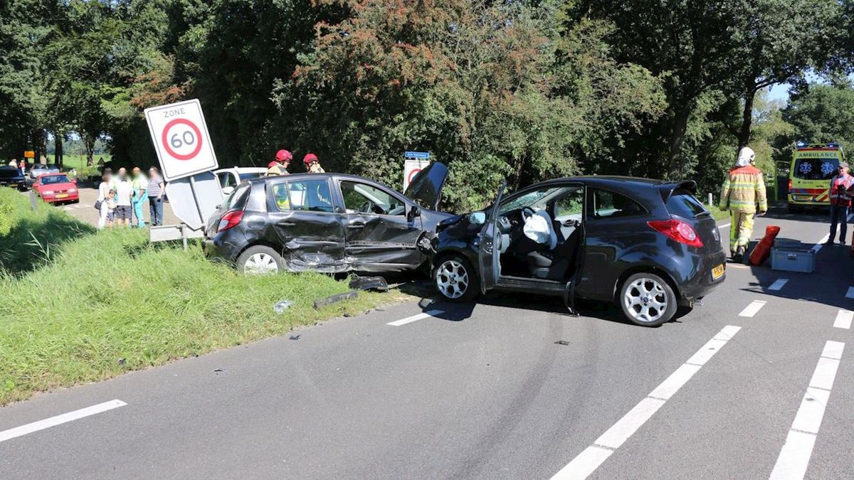 N348 tussen Luttenberg en Lemelerveld afgesloten na ongeluk