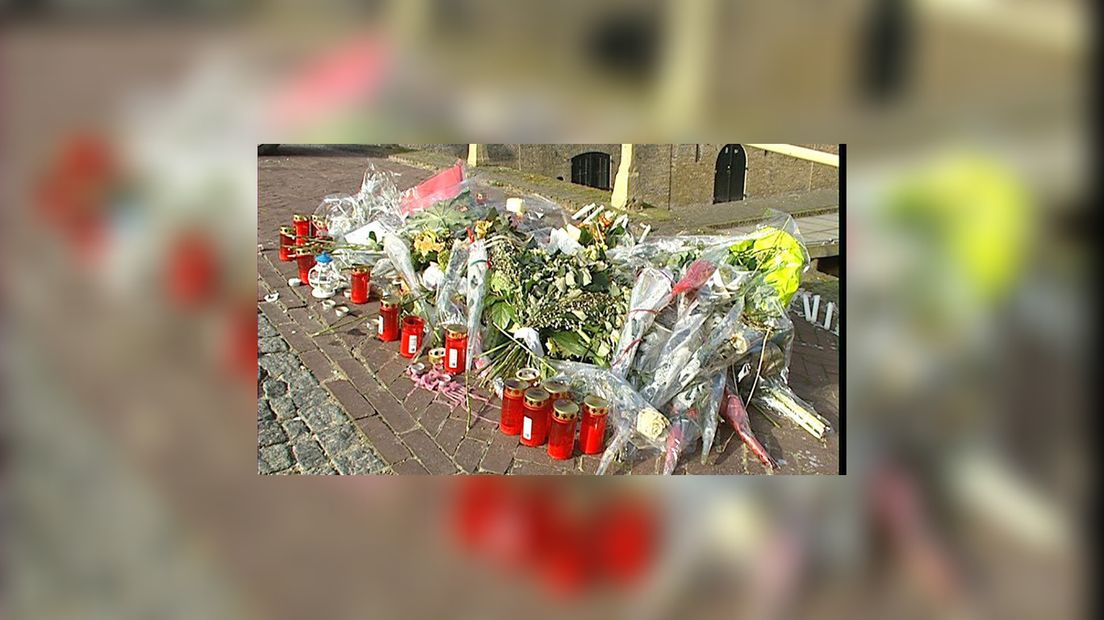 Op it plak dêr't Igli deasketten waard lizze blommen