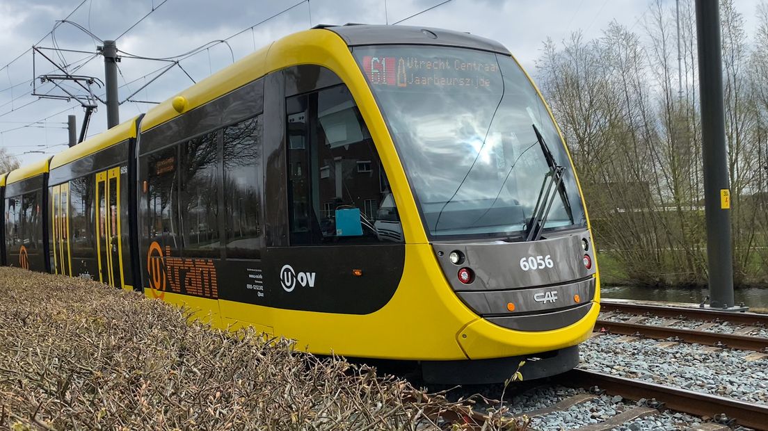 Deze tram - van Nieuwegein naar Utrecht - zou ondergronds een stuk sneller kunnen gaan