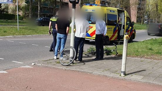 Voorwiel van fiets breekt af bij botsing