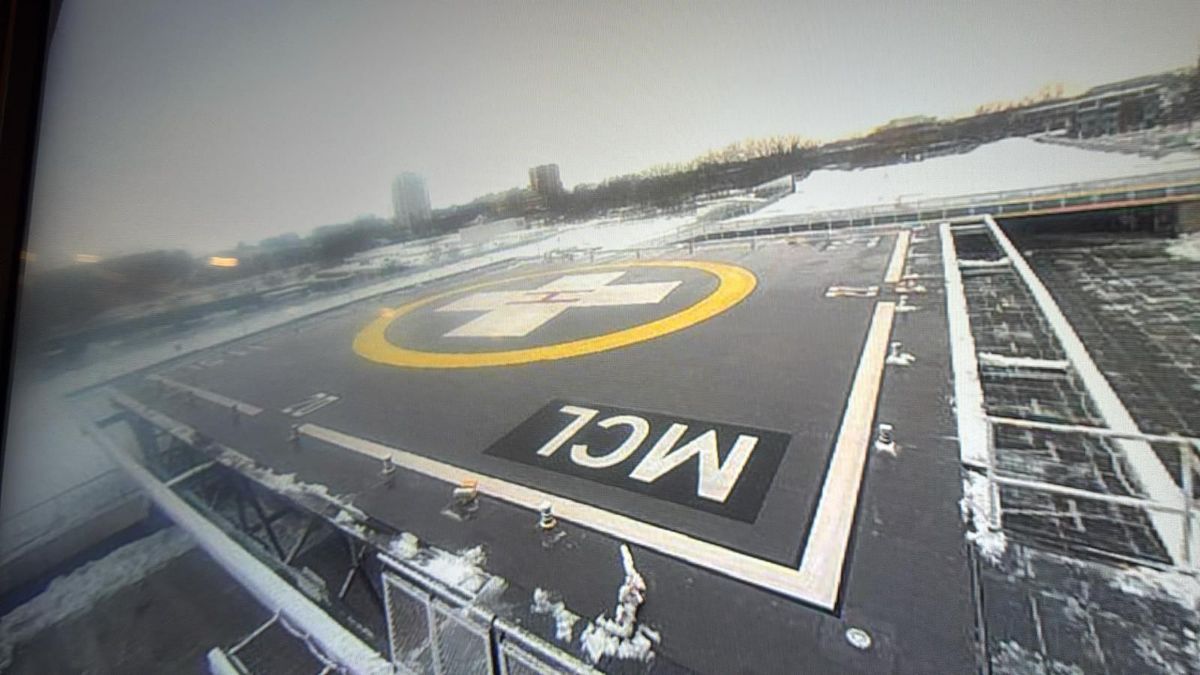 Ziekenhuis Leeuwarden werkt hard om helikopterdek sneeuwvrij te houden