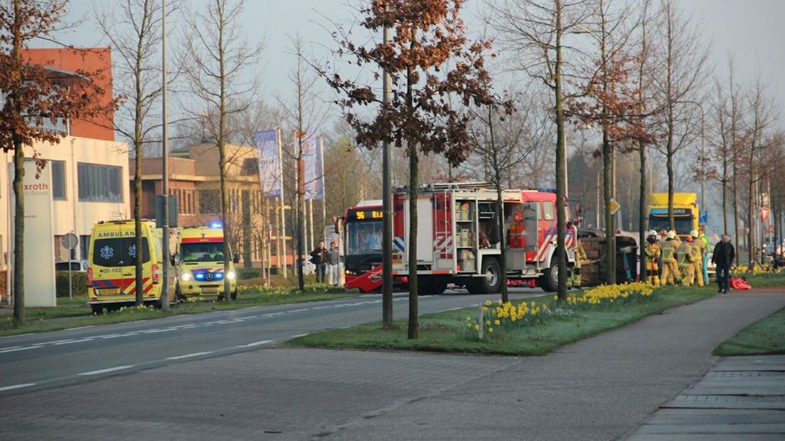 Meerdere gewonden bij botsing tussen bus en auto