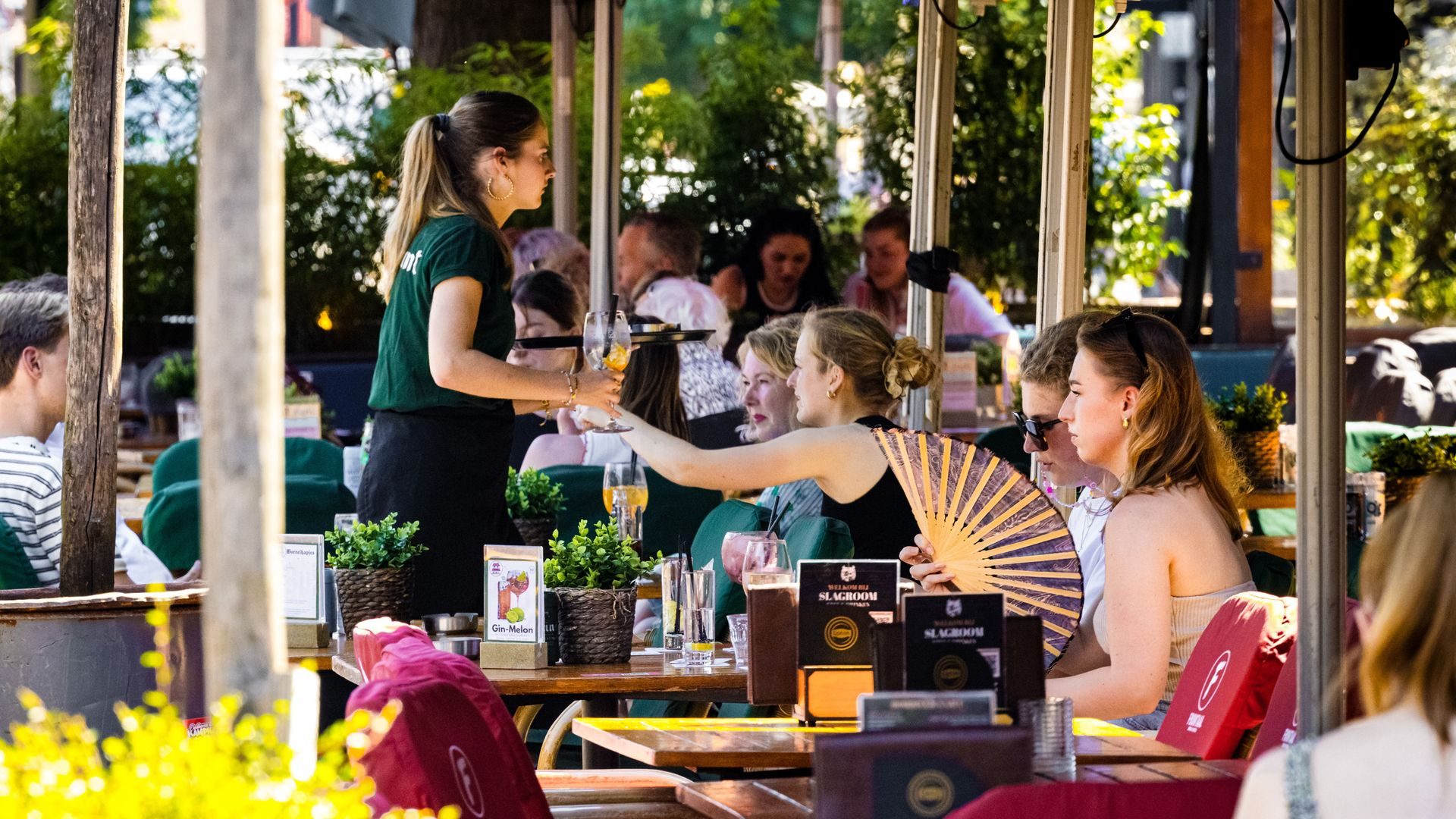 Lekker weer op het terras.