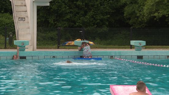 Zwembaden De Wolden verzuipen in hogere kosten: 'Situatie is zorgelijk'