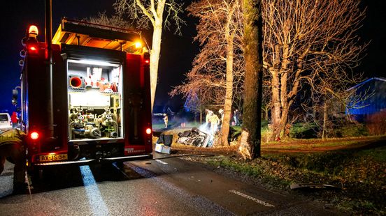 Dode en vier gewonden bij ernstig ongeluk in Zevenhuizen. Dode en vier gewonden bij ernstig ongeluk in Zevenhuizen.