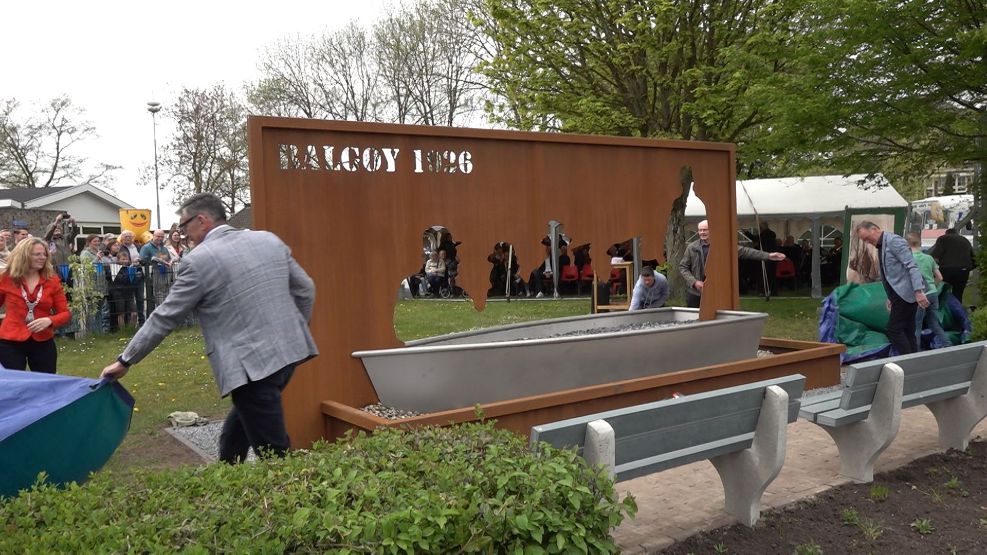 Koningin kwam tijdens watersnood 'per ongeluk' met een roeiboot naar Balgoij