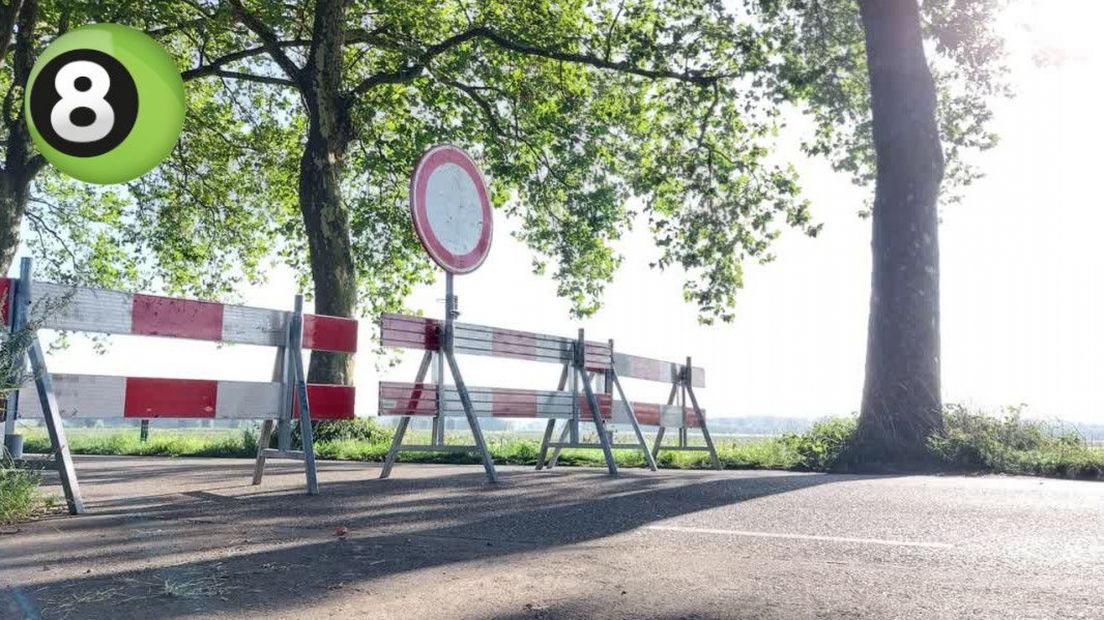 Politie spreekt bestuurders aan die tóch over landbouwsluis bij Wehl rijden